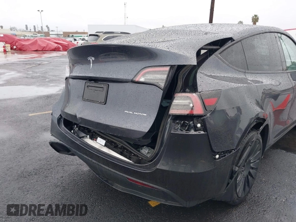 2024 Tesla Model Y Long Range with VIN 7SAYGDEE5RA241433, listed as a IAAI auction lot 41569277 with 7,490 mi miles. Bid and sale history available at carsss.com. Image 18.
