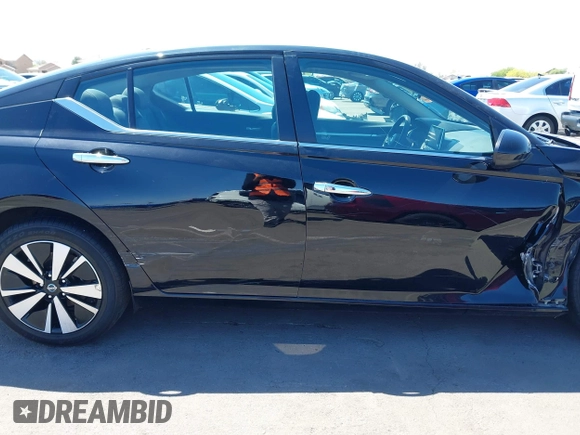 2022 Nissan Altima SV z VIN 1N4BL4DVXNN351088, wystawiony jako IAAI lot #42072706 z przebiegiem 83 496 mil mil oraz . Historia ofert i sprzedaży dostępna na DreamBid. Obrazek 13.