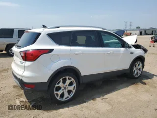 2019 Ford Escape Titanium z VIN 1FMCU9J93KUA51020, wystawiony jako Copart lot #60462495 z przebiegiem 59 998 mil mil oraz Szkoda całkowita • Salvage title. Historia ofert i sprzedaży dostępna na DreamBid. Obrazek 3.