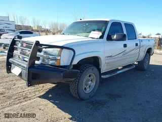 2004 Chevrolet Silverado 2500HD LT3 with VIN 1GCHK23G24F129507, listed as a IAAI auction lot 41424301 with 186,601 mi miles. Bid and sale history available at carsss.com. Image 23.