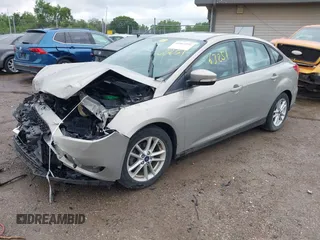 2016 Ford Focus SE z VIN 1FADP3F28GL300925, wystawiony jako IAAI lot #42563251 z przebiegiem 93 247 mil mil oraz . Historia ofert i sprzedaży dostępna na DreamBid. Obrazek 2.