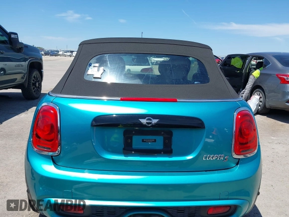2017 MINI Convertible Cooper S z VIN WMWWG9C30H3C80917, wystawiony jako IAAI lot #42227320 z przebiegiem 38 490 mil mil oraz . Historia ofert i sprzedaży dostępna na DreamBid. Obrazek 17.