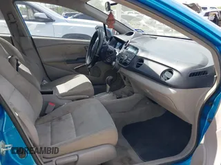 2010 Honda Insight EX with VIN JHMZE2H71AS003290, listed as a IAAI auction lot 42601332 with 163,510 mi miles and . Bid and sale history available at DreamBid. Image 5.