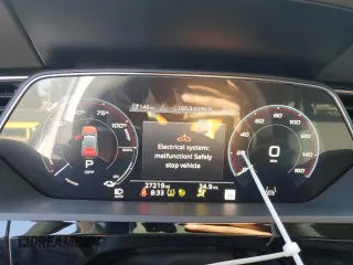 2022 Audi e-tron Premium Plus с VIN WA1LAAGE1NB026520, выставлен на аукционе Copart как лот 55696855 с пробегом 27 219 миль миль и Списание • Salvage title. История ставок и продаж доступна на DreamBid. Изображение 9.