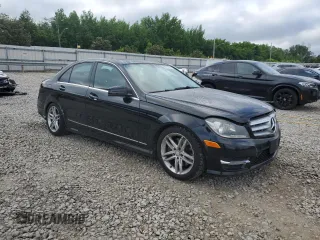 2013 Mercedes-Benz C 300 Sport z VIN WDDGF8AB6DA834789, wystawiony jako Copart lot #56175185 z przebiegiem 142 324 mil mil oraz Szkoda całkowita • Salvage title. Historia ofert i sprzedaży dostępna na DreamBid. Obrazek 4.