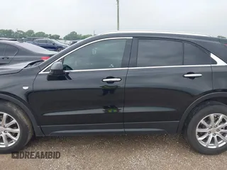 2020 Cadillac XT4 FWD Luxury z VIN 1GYAZAR4XLF146598, wystawiony jako IAAI lot #42211317 z przebiegiem 37 313 mil mil oraz . Historia ofert i sprzedaży dostępna na DreamBid. Obrazek 14.