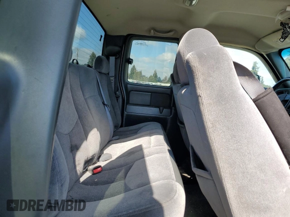2006 GMC Sierra 2500HD SLT z VIN 1GTHK29D86E167541, wystawiony jako Copart lot #71894724 z przebiegiem Nie podano mil oraz Czysty tytuł • Clean title. Historia ofert i sprzedaży dostępna na DreamBid. Obrazek 10.