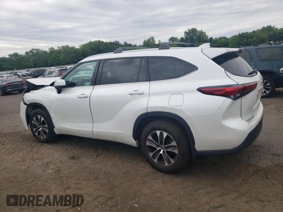 2022 Toyota Highlander XLE with VIN 5TDGZRBH0NS589020, listed as a Copart auction lot 62696015 with 36,131 mi miles and Salvage title. Bid and sale history available at DreamBid. Image 2.