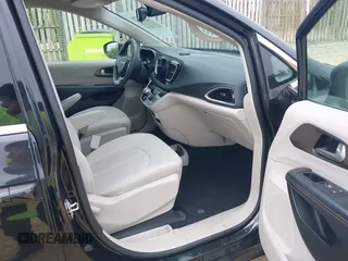 2017 Chrysler Pacifica Touring with VIN 2C4RC1DG8HR502333, listed as a IAAI auction lot 42357607 with 105,266 mi miles and . Bid and sale history available at DreamBid. Image 5.
