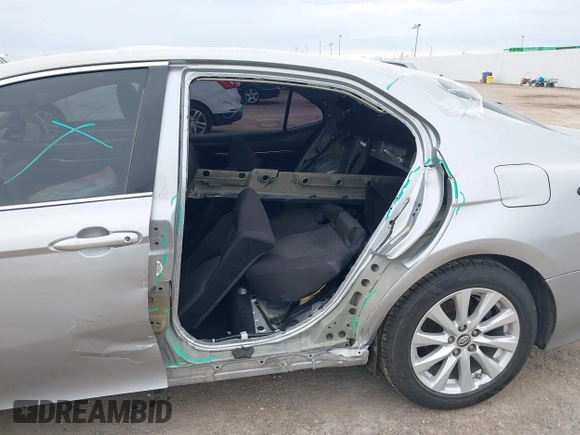 2019 Toyota Camry LE z VIN 4T1B11HK3KU769178, wystawiony jako IAAI lot #41348861 z przebiegiem 121 069 mil mil oraz . Historia ofert i sprzedaży dostępna na DreamBid. Obrazek 6.