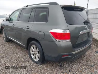 2013 Toyota Highlander with VIN 5TDZA3EH5DS038119, listed as a IAAI auction lot 41753356 with Not Provided miles and . Bid and sale history available at DreamBid. Image 3.