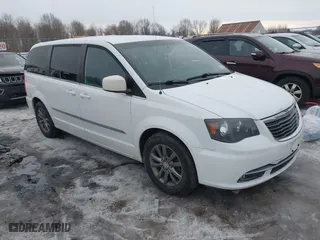 2015 Chrysler Town & Country S with VIN 2C4RC1HG0FR590883, listed as a IAAI auction lot 41640355 with 147,852 mi miles. Bid and sale history available at carsss.com. Image 1.
