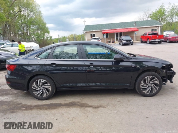 2020 Volkswagen Jetta SEL with VIN 3VWE57BU2LM081811, listed as a IAAI auction lot 42134394 with 96,121 mi miles and . Bid and sale history available at DreamBid. Image 13.