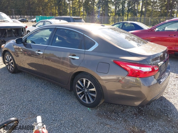 2017 Nissan Altima 2.5 SR with VIN 1N4AL3AP8HC180059, listed as a IAAI auction lot 42075133 with 197,955 mi miles. Bid and sale history available at carsss.com. Image 3.