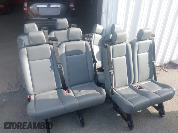 2015 Ford Transit XL z VIN 1FBAX2CM1FKA48196, wystawiony jako IAAI lot #42170753 z przebiegiem Nie podano mil oraz . Historia ofert i sprzedaży dostępna na DreamBid. Obrazek 12.
