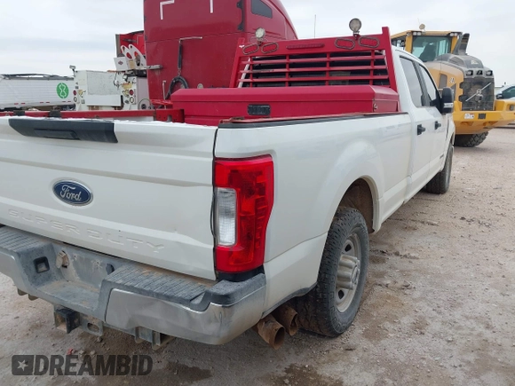 2017 Ford F-350 XL z VIN 1FT7W3AT5HED28231, wystawiony jako IAAI lot #42365678 z przebiegiem Nie podano mil oraz . Historia ofert i sprzedaży dostępna na DreamBid. Obrazek 4.