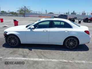 2019 Mercedes-Benz C 300 с VIN 55SWF8DB5KU322445, выставлен на аукционе IAAI как лот 42403051 с пробегом 43 465 миль миль и . История ставок и продаж доступна на DreamBid. Изображение 15.