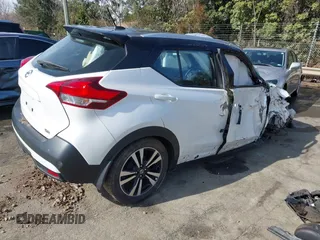 2019 Nissan Kicks SR with VIN 3N1CP5CU1KL538879, listed as a IAAI auction lot 41588710 with 118,002 mi miles. Bid and sale history available at carsss.com. Image 4.