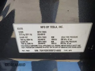 2025 Tesla Model Y Long Range z VIN 7SAYGDED0SF314885, wystawiony jako IAAI lot #41871384 z przebiegiem 1 795 mil mil oraz . Historia ofert i sprzedaży dostępna na DreamBid. Obrazek 9.