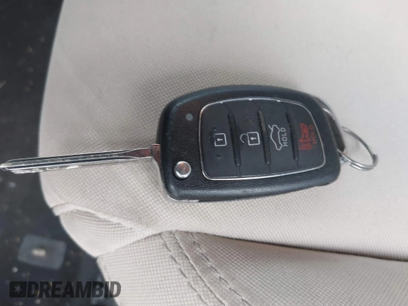2015 Hyundai Sonata SE z VIN 5NPE24AF4FH074138, wystawiony jako IAAI lot #42332161 z przebiegiem 91 226 mil mil oraz . Historia ofert i sprzedaży dostępna na DreamBid. Obrazek 11.