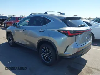 2024 Lexus NX 350 Premium z VIN 2T2GGCEZ3RC049310, wystawiony jako IAAI lot #42551581 z przebiegiem 12 938 mil mil oraz . Historia ofert i sprzedaży dostępna na DreamBid. Obrazek 3.