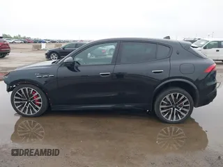 2023 Maserati Grecale Modena z VIN ZN682AVM6P7413121, wystawiony jako IAAI lot #42092049 z przebiegiem 8 132 mil mil oraz . Historia ofert i sprzedaży dostępna na DreamBid. Obrazek 15.