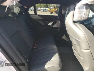 2024 BMW i7 eDrive50 z VIN WBY43EJ04RCS69245, wystawiony jako Copart lot #81666614 z przebiegiem 4594 mil mil oraz Szkody całkowita. Historia ofert i sprzedaży dostępna na DreamBid. Obrazek 11.