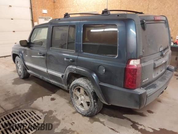 2010 Jeep Commander Sport z VIN 1J4RG4GT4AC139097, wystawiony jako IAAI lot #41080018 z przebiegiem 214 735 mil mil oraz . Historia ofert i sprzedaży dostępna na DreamBid. Obrazek 3.