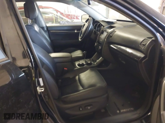 2013 Kia Sorento EX with VIN 5XYKUDA63DG410184, listed as a IAAI auction lot 41416399 with 214,623 mi miles. Bid and sale history available at carsss.com. Image 5.