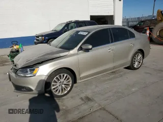 2014 Volkswagen Jetta SEL with VIN 3VWL07AJ5EM245195, listed as a Copart auction lot 60214675 with 123,337 mi miles and Salvage title. Bid and sale history available at DreamBid. Image 1.