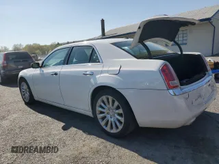 2014 Chrysler 300 z VIN 2C3CCAAG5EH343013, wystawiony jako Copart lot #54422505 z przebiegiem 86 036 mil mil oraz Szkody całkowita. Historia ofert i sprzedaży dostępna na DreamBid. Obrazek 2.