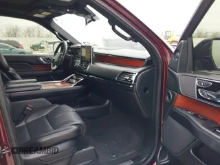 2021 Lincoln Navigator Reserve z VIN 5LMJJ2LT2MEL17430, wystawiony jako IAAI lot #41623672 z przebiegiem 21 706 mil mil oraz . Historia ofert i sprzedaży dostępna na DreamBid. Obrazek 5.