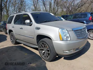 2007 Cadillac Escalade with VIN 1GYFK63897R270644, listed as a IAAI auction lot 39086888 with 186,048 mi miles. Bid and sale history available at carsss.com. Image 1.