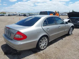 2007 Mercedes-Benz E 350 z VIN WDBUF56X57A995752, wystawiony jako IAAI lot #42249560 z przebiegiem 215 477 mil mil oraz . Historia ofert i sprzedaży dostępna na DreamBid. Obrazek 4.