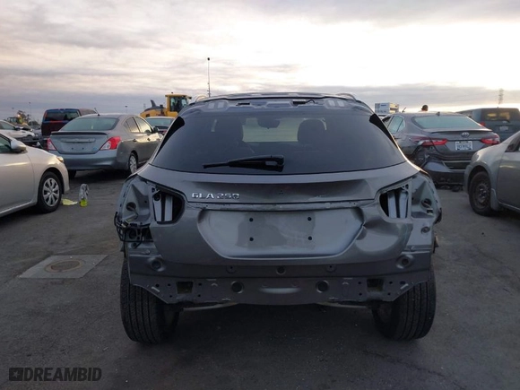 2015 Mercedes-Benz GLA-Class GLA 250 with VIN WDCTG4EBXFJ122825, listed as a IAAI auction lot 40962553 with NaN miles. Bid and sale history available at carsss.com. Image 17.