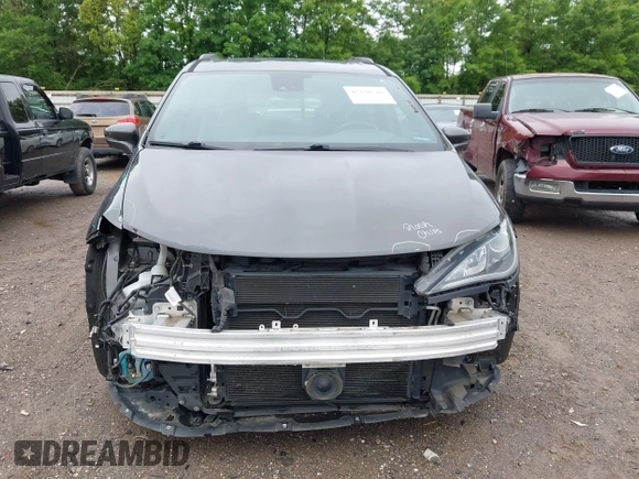 2018 Chrysler Pacifica Limited с VIN 2C4RC1GG4JR295389, выставлен на аукционе IAAI как лот 42330516 с пробегом 127 195 миль миль и . История ставок и продаж доступна на DreamBid. Изображение 6.