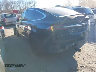 2016 Tesla Model X 70D z VIN 5YJXCAE21GF008724, wystawiony jako IAAI lot #41254897 z przebiegiem 56 140 mil mil oraz . Historia ofert i sprzedaży dostępna na DreamBid. Obrazek 3.