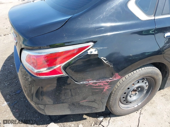 2015 Nissan Altima 2.5 with VIN 1N4AL3AP2FN914521, listed as a IAAI auction lot 41987003 with 143,981 mi miles. Bid and sale history available at carsss.com. Image 13.