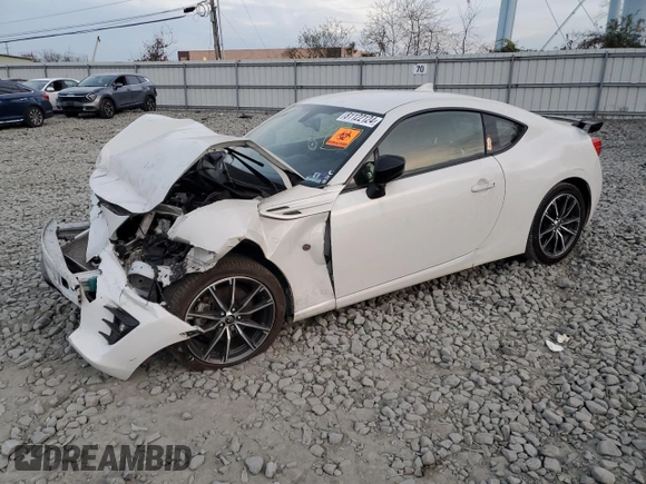 2018 Toyota 86 GT with VIN JF1ZNAE18J8701782, listed as a Copart auction lot 81122124 with 0 mi miles and Salvage Title. Bid and sale history available at carsss.com. Image 1.