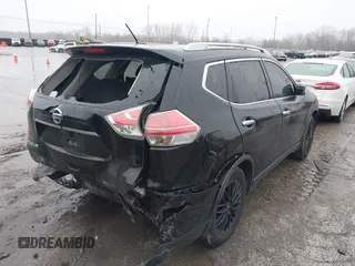 2016 Nissan Rogue SL with VIN 5N1AT2MT1GC850588, listed as a IAAI auction lot 38319626 with 116,748 mi miles. Bid and sale history available at carsss.com. Image 4.
