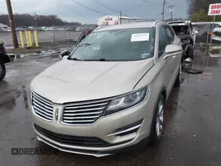 2017 Lincoln MKC Select z VIN 5LMCJ2C99HUL63006, wystawiony jako IAAI lot #41897413 z przebiegiem 76 202 mil mil oraz . Historia ofert i sprzedaży dostępna na DreamBid. Obrazek 17.