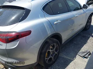 2018 Alfa Romeo Stelvio z VIN ZASFAKAN1J7B89142, wystawiony jako IAAI lot #42192248 z przebiegiem Nie podano mil oraz . Historia ofert i sprzedaży dostępna na DreamBid. Obrazek 4.
