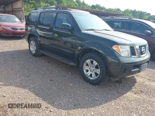 2006 Nissan Pathfinder SE z VIN 5N1AR18W36C666944, wystawiony jako IAAI lot #42369475 z przebiegiem 125 006 mil mil oraz . Historia ofert i sprzedaży dostępna na DreamBid. Obrazek 1.