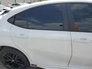 2025 Toyota Camry LE z VIN 4T1DAACK3SU560104, wystawiony jako Copart lot #54478905 z przebiegiem 444 mil mil oraz Szkoda całkowita • Salvage title. Historia ofert i sprzedaży dostępna na DreamBid. Obrazek 10.