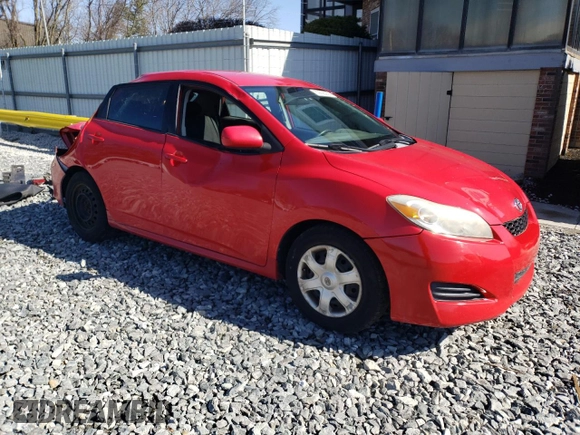 2010 Toyota Matrix z VIN 2T1KU4EEXAC247753, wystawiony jako Copart lot #52635255 z przebiegiem 105 347 mil mil oraz Czysty tytuł • Clean title. Historia ofert i sprzedaży dostępna na DreamBid. Obrazek 4.
