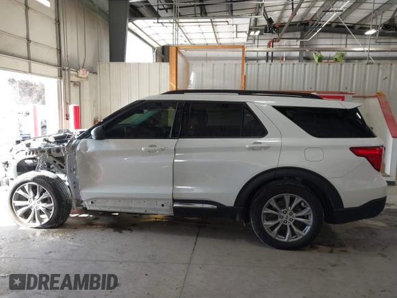 2023 Ford Explorer XLT with VIN 1FMSK8DH2PGB30764, listed as a IAAI auction lot 41608272 with 33,952 mi miles. Bid and sale history available at carsss.com. Image 15.