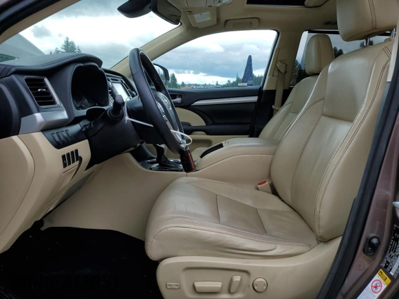 2017 Toyota Highlander XLE with VIN 5TDJZRFHXHS359117, listed as a Copart auction lot 62672815 with 100,515 mi miles and Clean title. Bid and sale history available at DreamBid. Image 7.