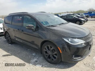 2018 Chrysler Pacifica Limited with VIN 2C4RC1GG8JR260368, listed as a Copart auction lot 52537355 with 102,112 mi miles and Salvage title. Bid and sale history available at DreamBid. Image 4.
