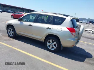 2006 Toyota RAV4 with VIN JTMBK33V765003467, listed as a IAAI auction lot 42017690 with 181,277 mi miles. Bid and sale history available at carsss.com. Image 3.