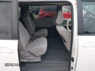 2020 Toyota Sienna LE Auto Access Seat with VIN 5TDKZ3DC5LS068784, listed as a IAAI auction lot 41207987 with 94,118 mi miles. Bid and sale history available at carsss.com. Image 8.